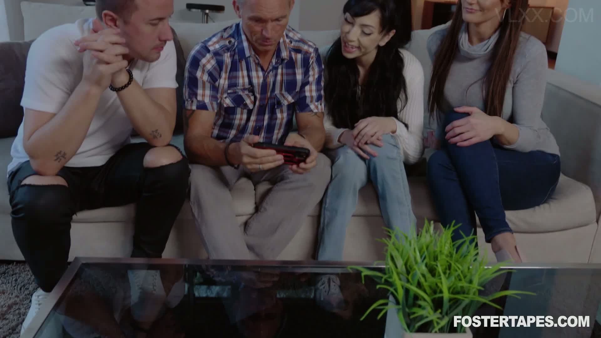 Hai cha con đỗi vợ cùng nhau